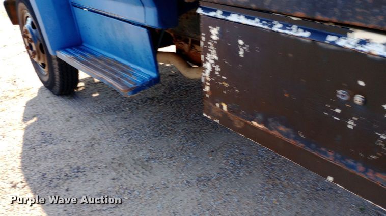 image for item NY9501 1989 Ford F600 dump flatbed truck