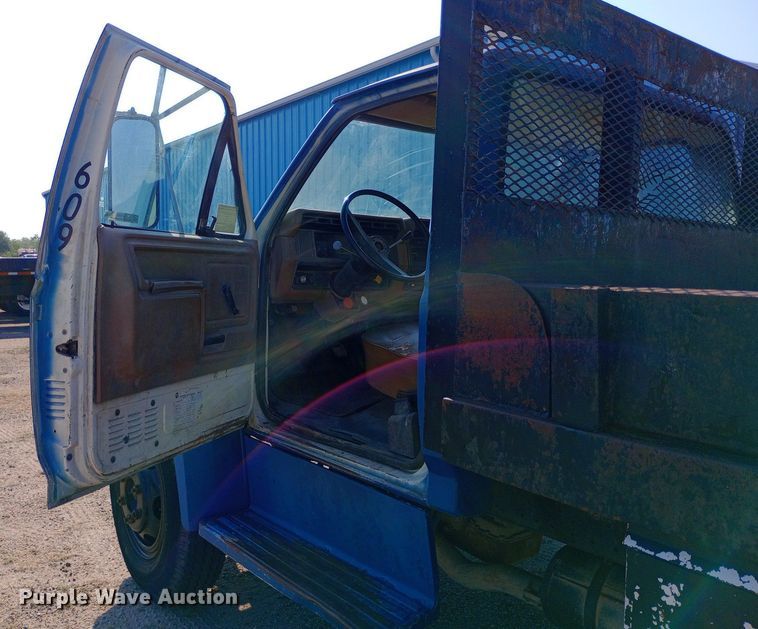image for item NY9501 1989 Ford F600 dump flatbed truck