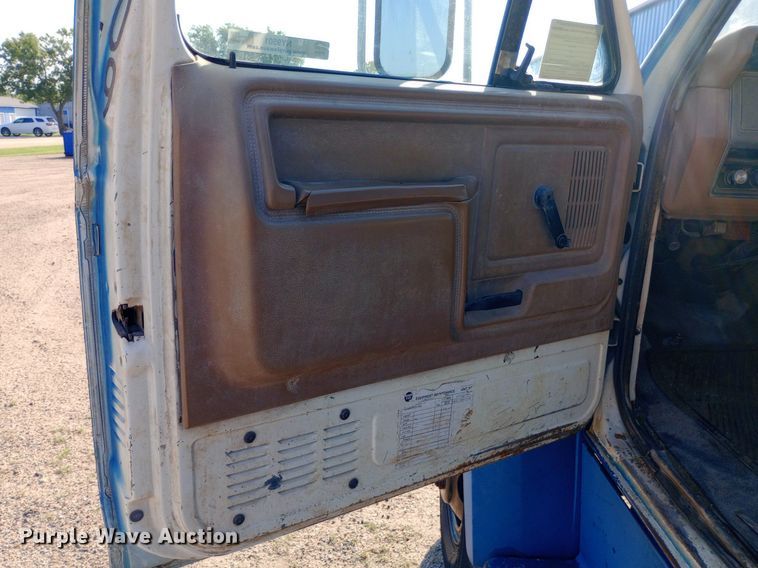 image for item NY9501 1989 Ford F600 dump flatbed truck