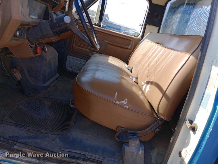 image for item NY9501 1989 Ford F600 dump flatbed truck