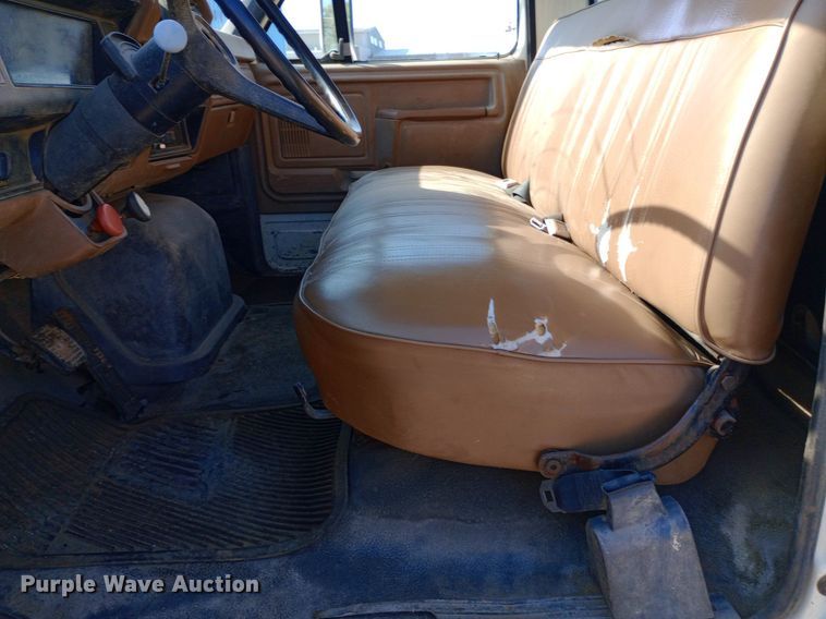 image for item NY9501 1989 Ford F600 dump flatbed truck