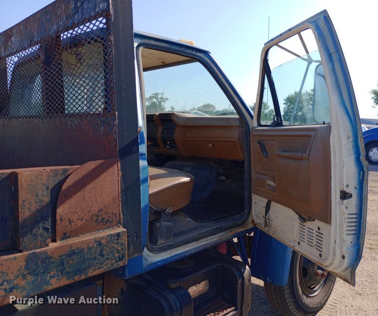 image for item NY9501 1989 Ford F600 dump flatbed truck