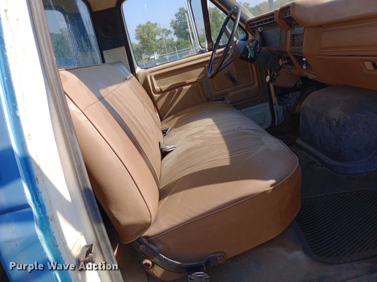 image for item NY9501 1989 Ford F600 dump flatbed truck