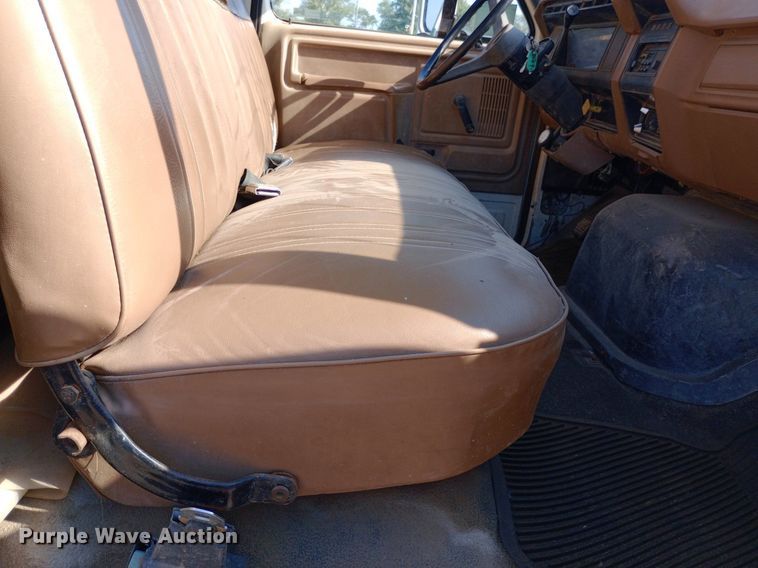 image for item NY9501 1989 Ford F600 dump flatbed truck