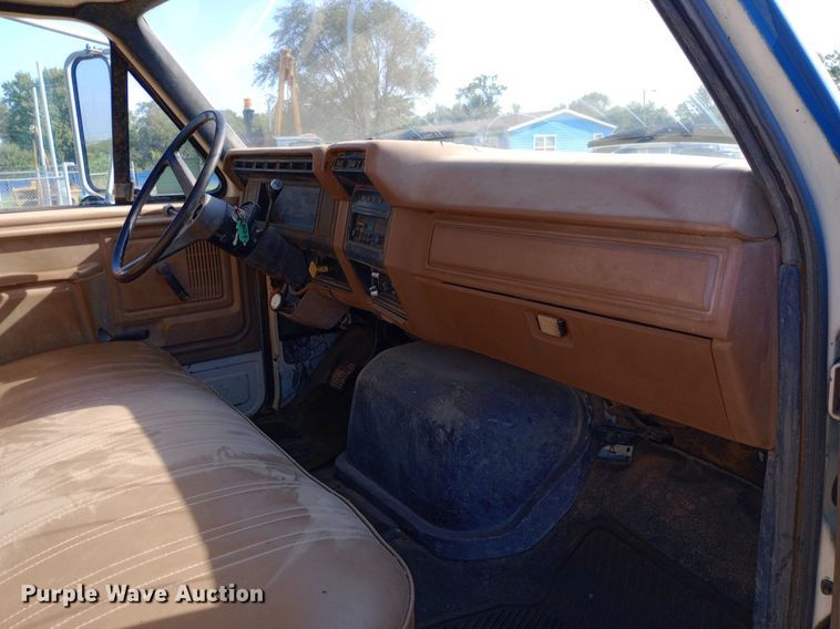 image for item NY9501 1989 Ford F600 dump flatbed truck