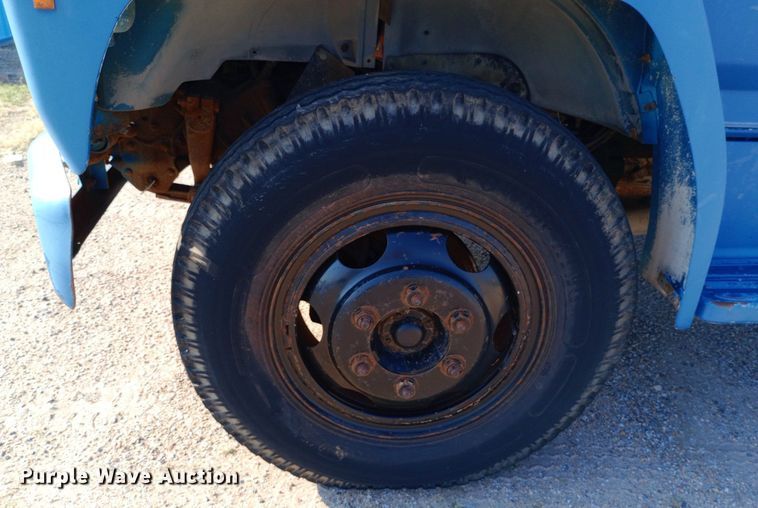 image for item NY9501 1989 Ford F600 dump flatbed truck