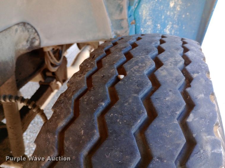 image for item NY9501 1989 Ford F600 dump flatbed truck