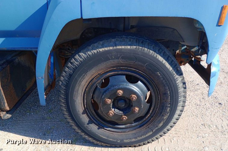 image for item NY9501 1989 Ford F600 dump flatbed truck