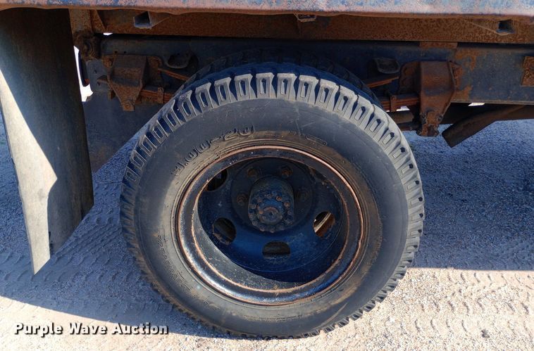 image for item NY9501 1989 Ford F600 dump flatbed truck