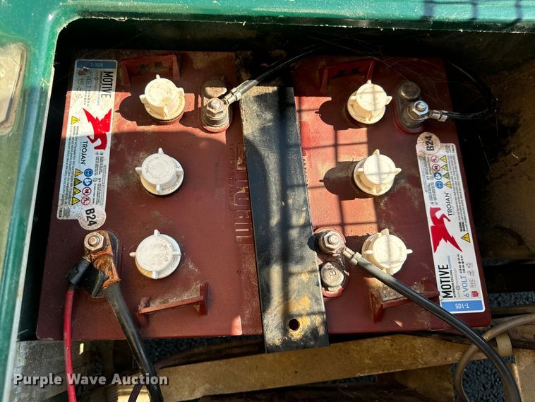 image for item OF9979 1999 Club Car DS golf cart