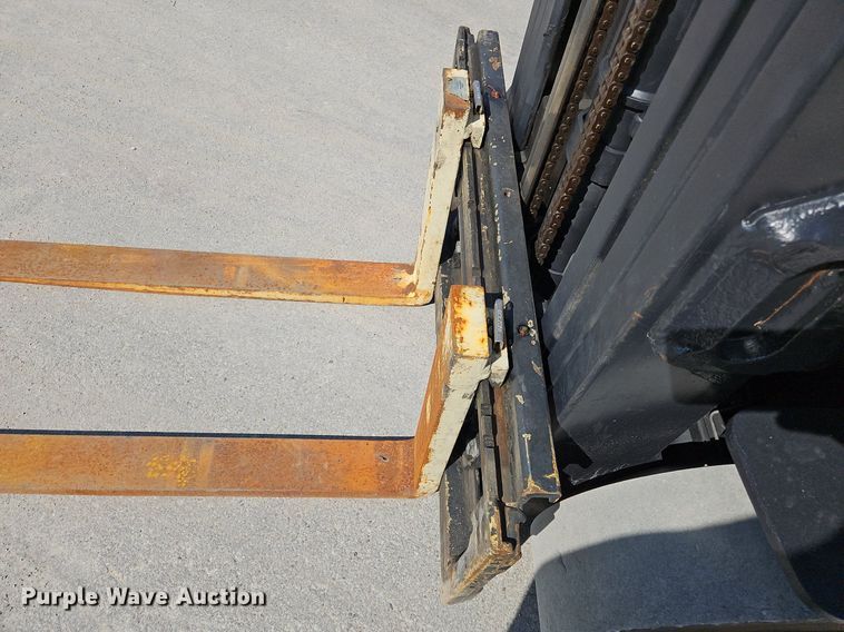 image for item OJ9825 Yale  GLC050VXNVSE094 forklift