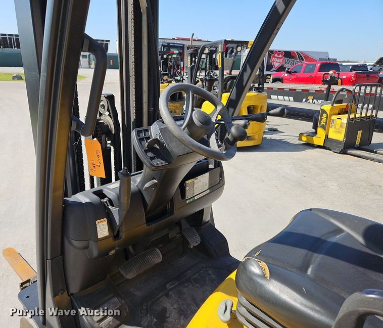 image for item OJ9825 Yale  GLC050VXNVSE094 forklift