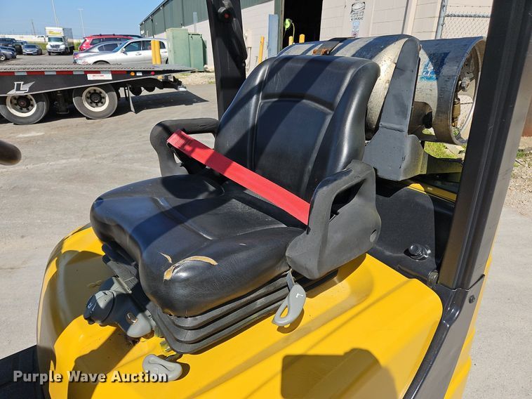 image for item OJ9825 Yale  GLC050VXNVSE094 forklift