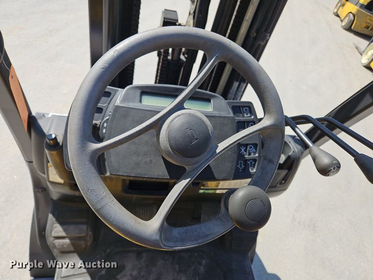 image for item OJ9825 Yale  GLC050VXNVSE094 forklift