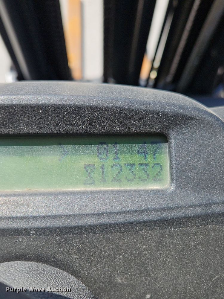 image for item OJ9825 Yale  GLC050VXNVSE094 forklift