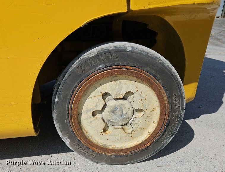 image for item OJ9825 Yale  GLC050VXNVSE094 forklift