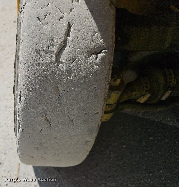 image for item OJ9825 Yale  GLC050VXNVSE094 forklift