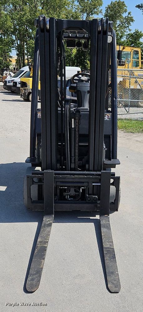 image for item OJ9826 Yale GLC050VXNVSE083 forklift