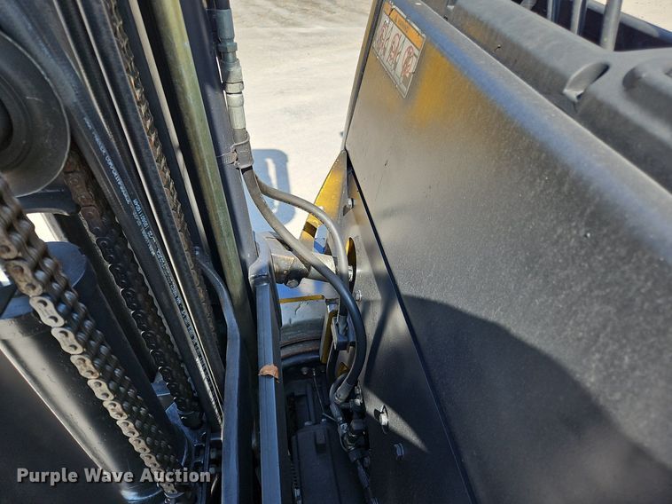 image for item OJ9826 Yale GLC050VXNVSE083 forklift