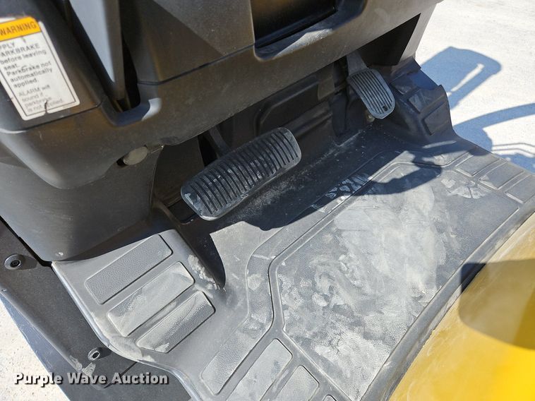 image for item OJ9826 Yale GLC050VXNVSE083 forklift