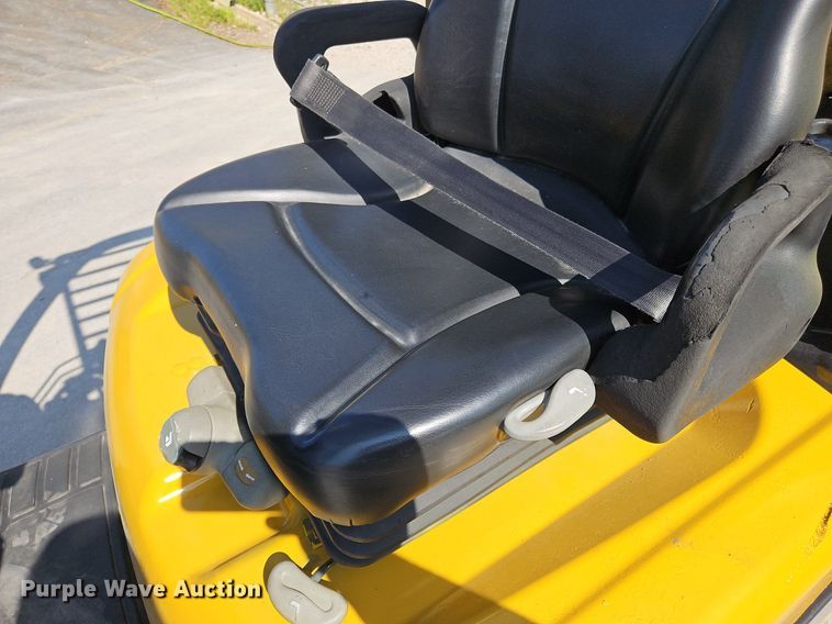 image for item OJ9826 Yale GLC050VXNVSE083 forklift