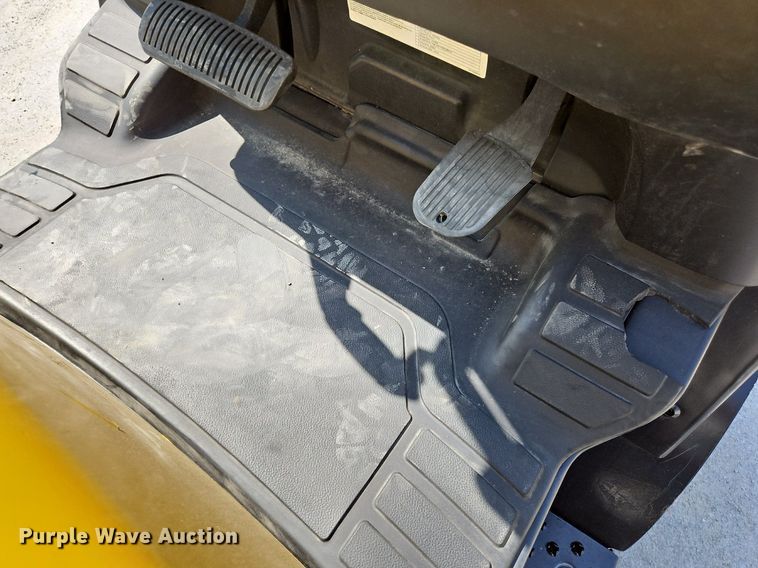 image for item OJ9826 Yale GLC050VXNVSE083 forklift