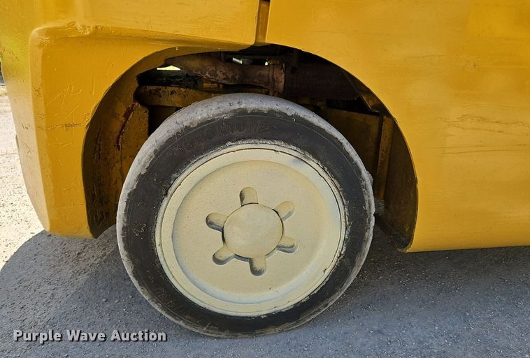 image for item OJ9826 Yale GLC050VXNVSE083 forklift