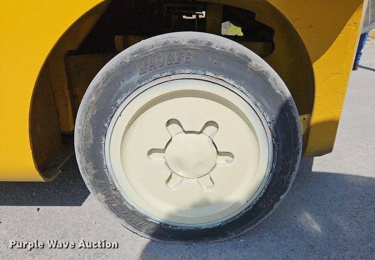 image for item OJ9826 Yale GLC050VXNVSE083 forklift