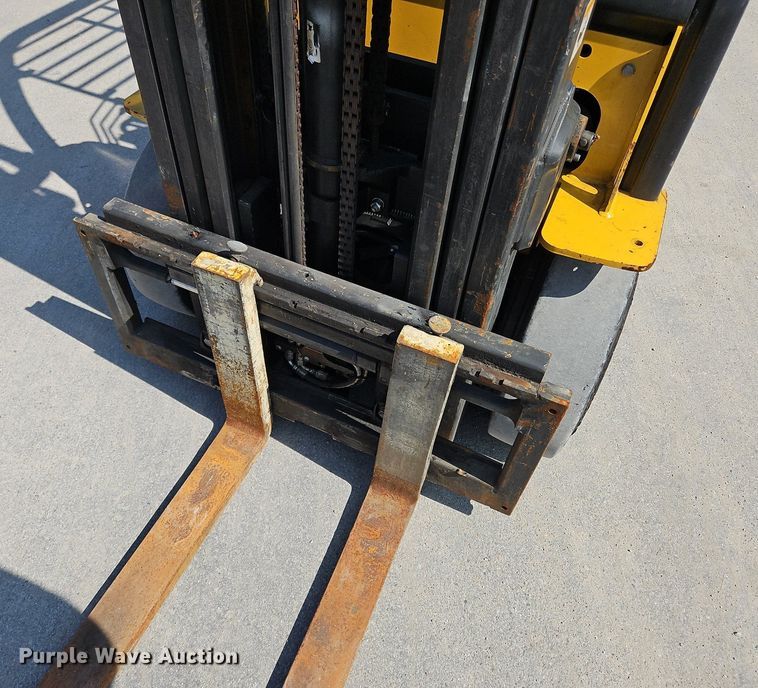 image for item OJ9827 Yale GLC050VXNVSE083 forklift