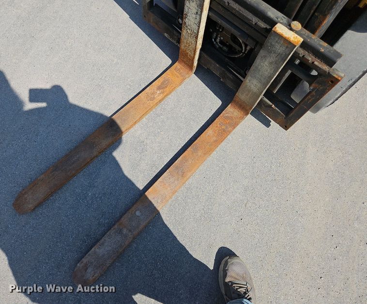 image for item OJ9827 Yale GLC050VXNVSE083 forklift