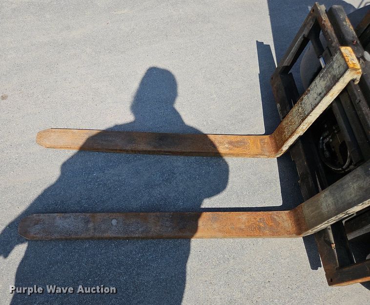 image for item OJ9827 Yale GLC050VXNVSE083 forklift