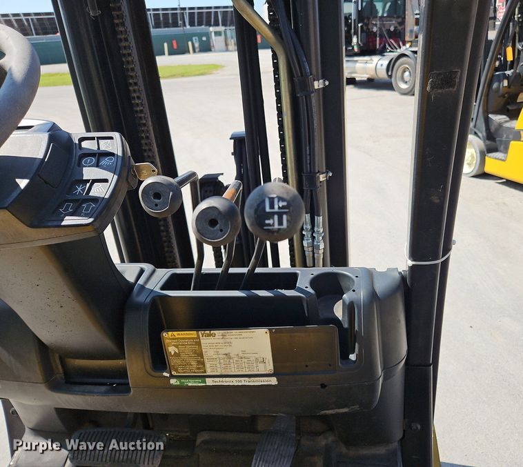 image for item OJ9827 Yale GLC050VXNVSE083 forklift