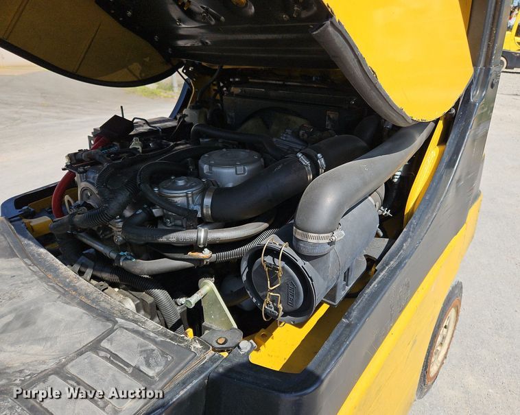 image for item OJ9827 Yale GLC050VXNVSE083 forklift