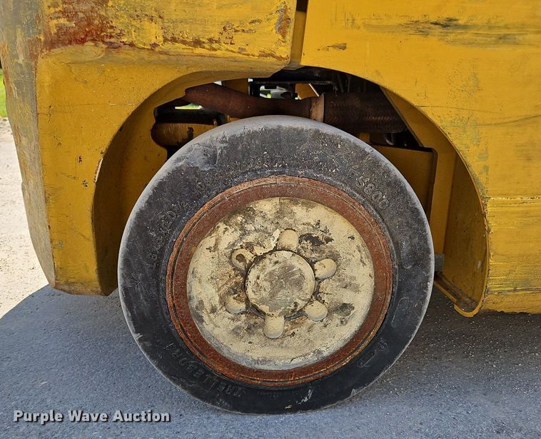 image for item OJ9827 Yale GLC050VXNVSE083 forklift