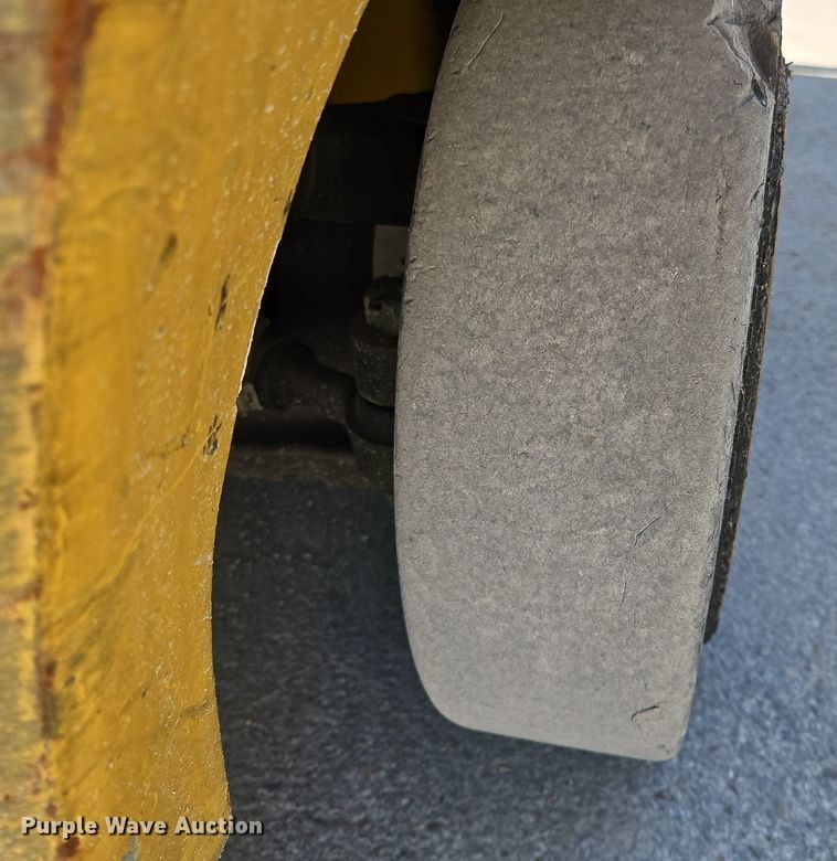 image for item OJ9827 Yale GLC050VXNVSE083 forklift