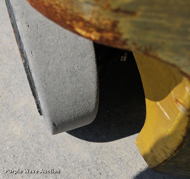 image for item OJ9827 Yale GLC050VXNVSE083 forklift