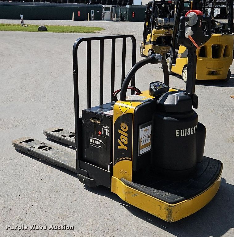 image for item OJ9828 Yale MPE060LVGN24T2748 order picker