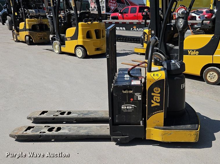 image for item OJ9828 Yale MPE060LVGN24T2748 order picker