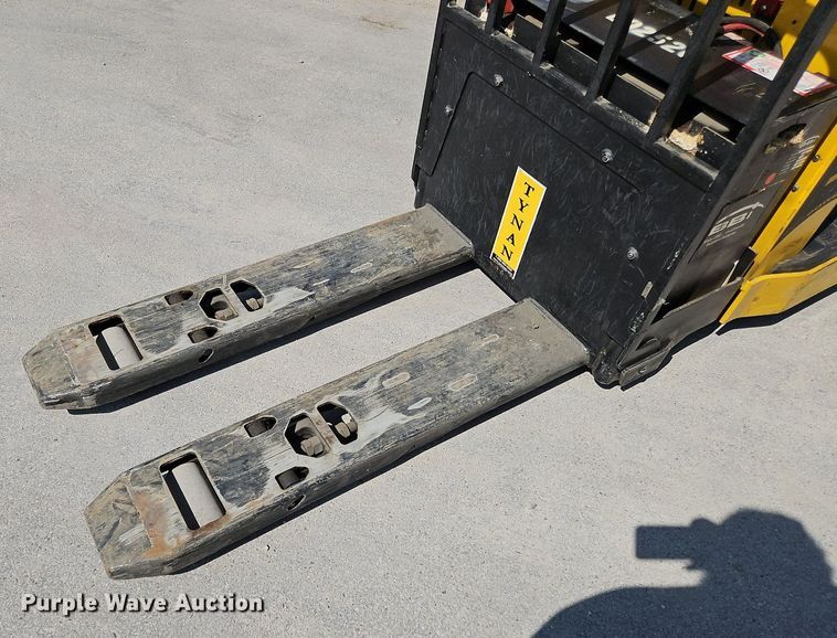 image for item OJ9828 Yale MPE060LVGN24T2748 order picker