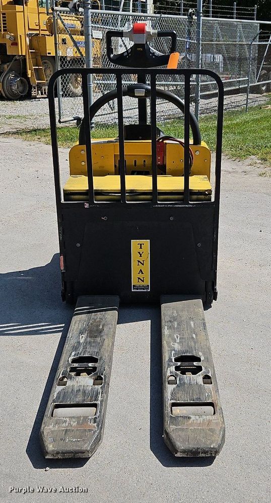 image for item OJ9829 2014 Yale MPE060LVGN24T2748 order picker