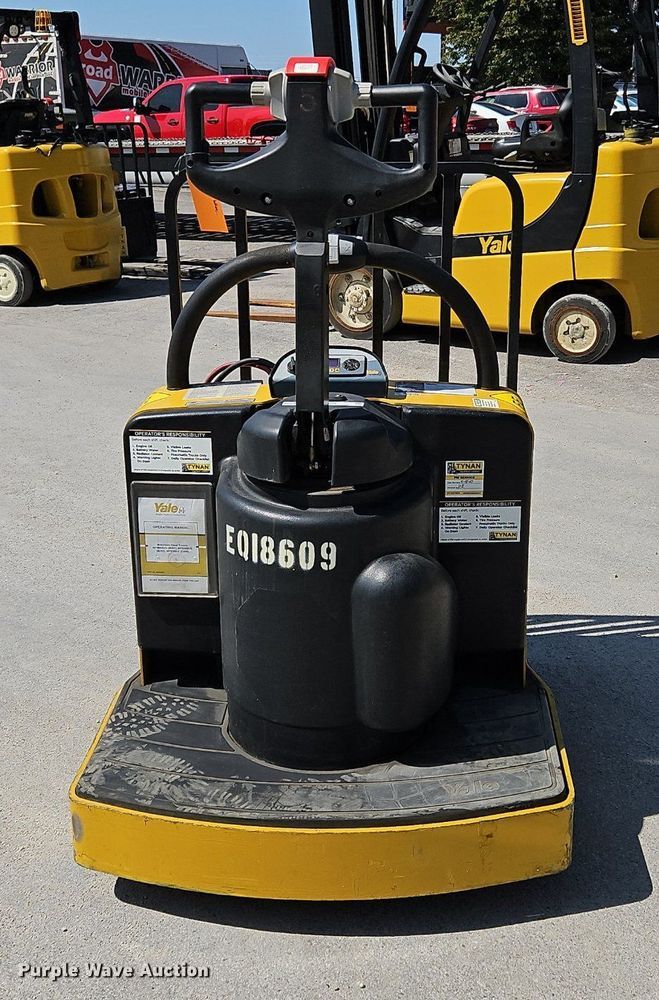 image for item OJ9829 2014 Yale MPE060LVGN24T2748 order picker