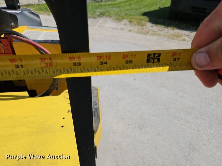 image for item OJ9829 2014 Yale MPE060LVGN24T2748 order picker