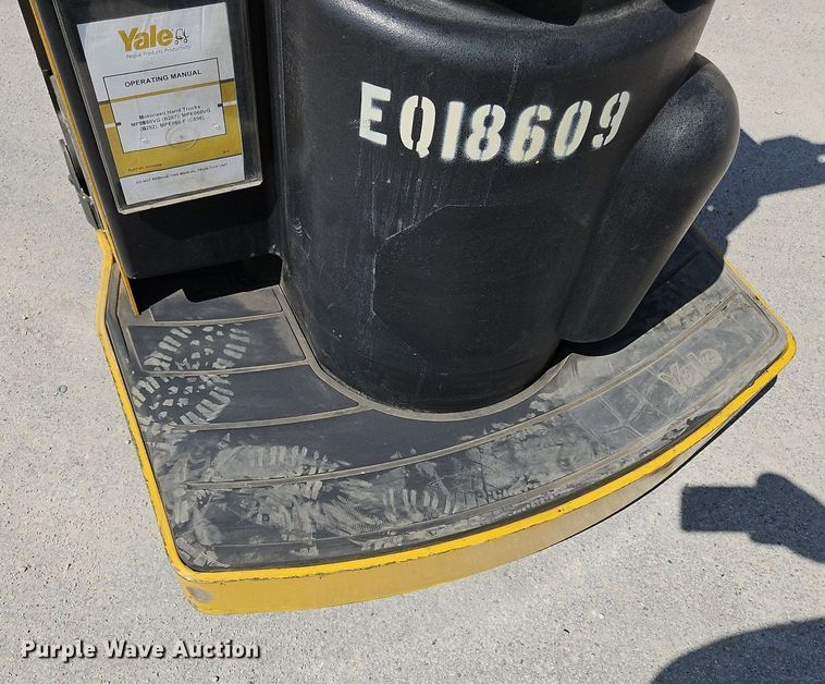 image for item OJ9829 2014 Yale MPE060LVGN24T2748 order picker