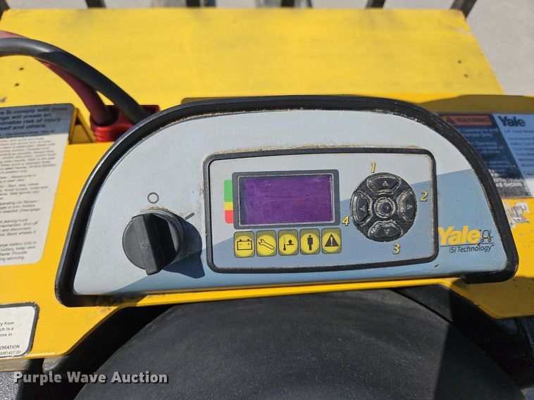 image for item OJ9829 2014 Yale MPE060LVGN24T2748 order picker