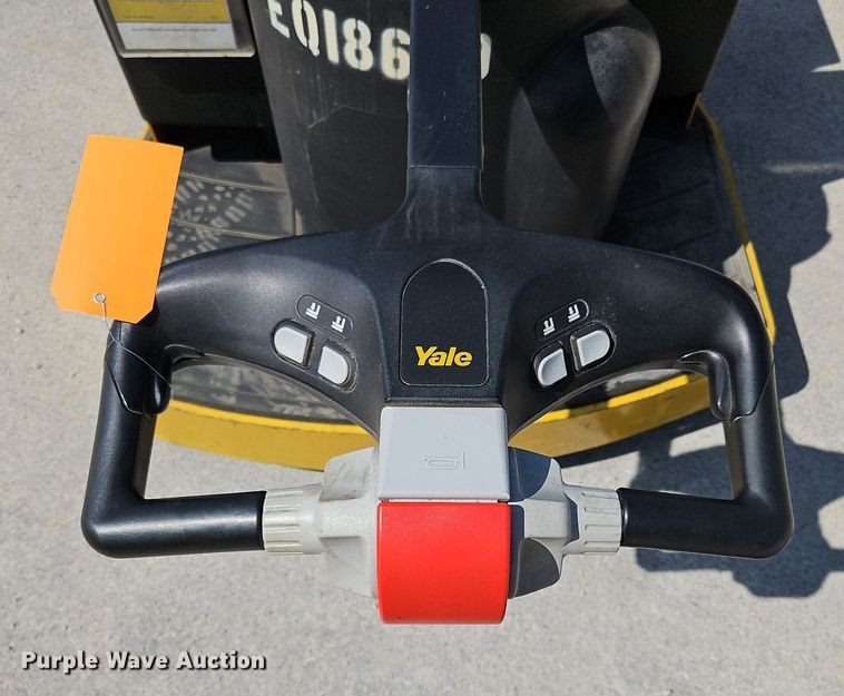 image for item OJ9829 2014 Yale MPE060LVGN24T2748 order picker