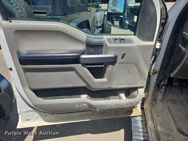 image for item OK9979 2016 Ford  F150 XLT SuperCrew pickup truck