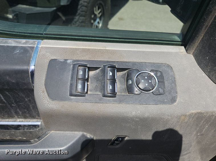 image for item OK9979 2016 Ford  F150 XLT SuperCrew pickup truck