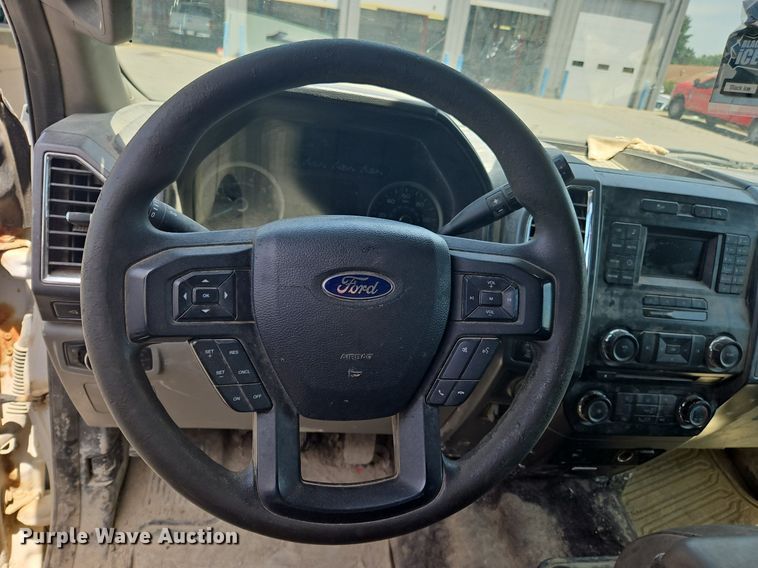 image for item OK9979 2016 Ford  F150 XLT SuperCrew pickup truck