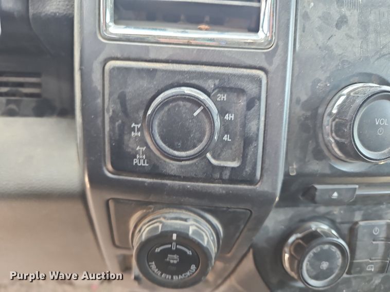 image for item OK9979 2016 Ford  F150 XLT SuperCrew pickup truck