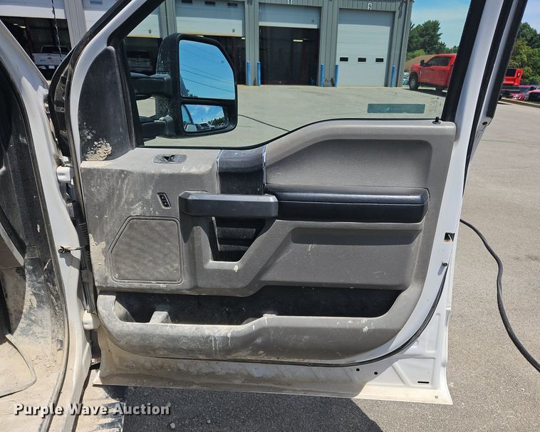 image for item OK9979 2016 Ford  F150 XLT SuperCrew pickup truck